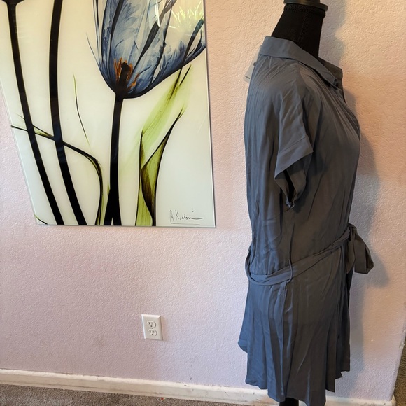 New dress size large - Picture 2 of 5